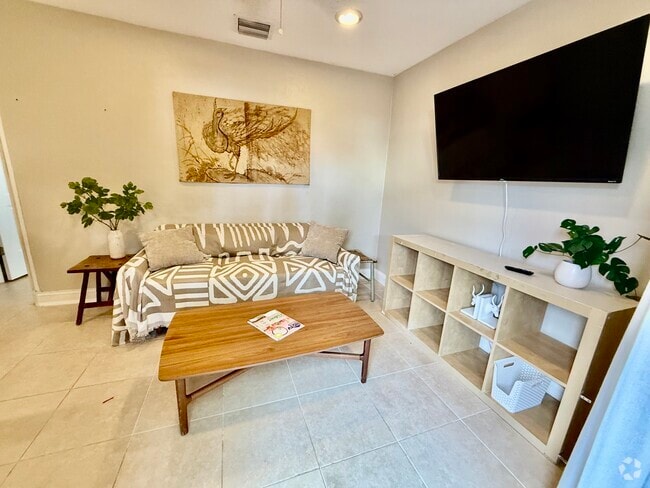 Building Photo - 2200 NE 19th Ave Unit 1 bedroom cottage Rental