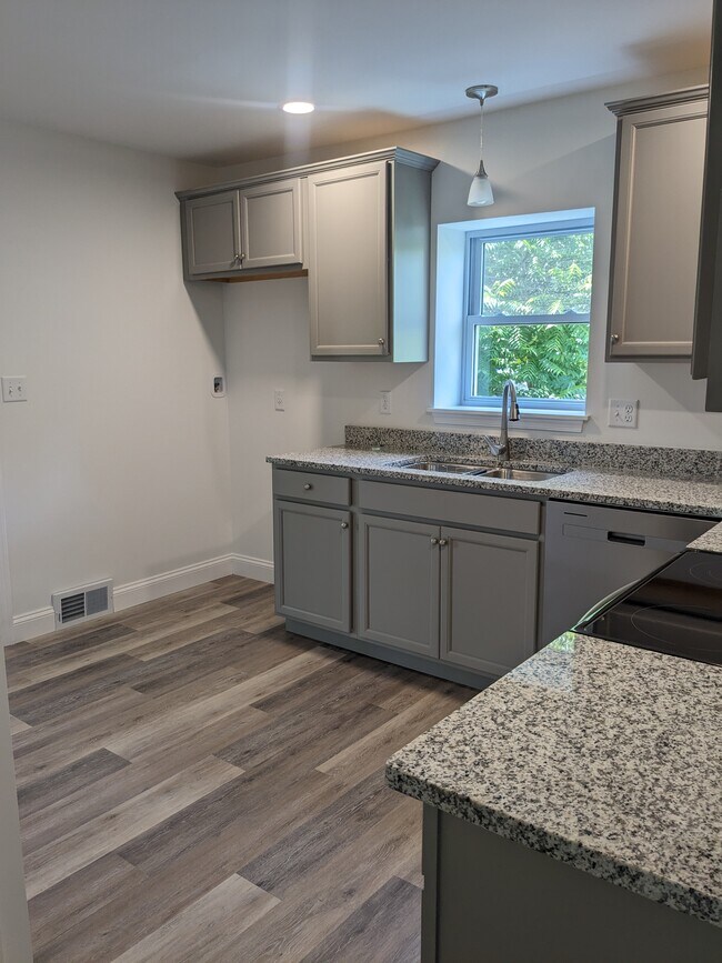 Photo - 329 York Rd Unit A