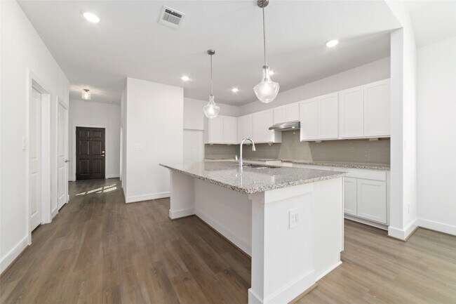 Photo - 919 Golden Willow Ln