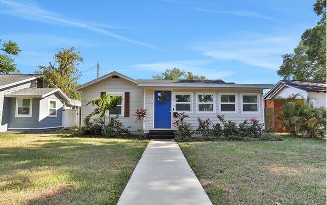 Building Photo - Home For Rent in St Pete with TONS OF UPGRADES & FENCED IN YARD!