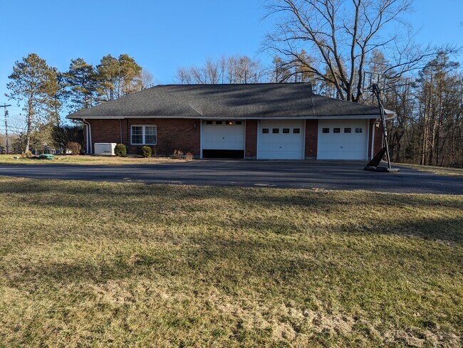 Photo - 418 Maple Ave