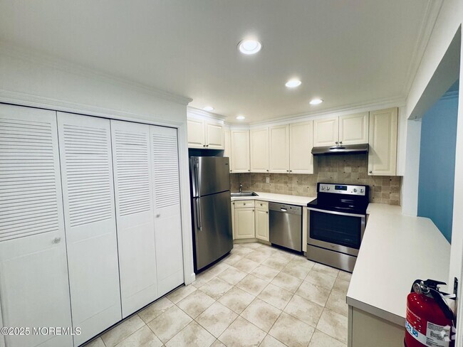 Building Photo - 119 Lexington Ct Rental