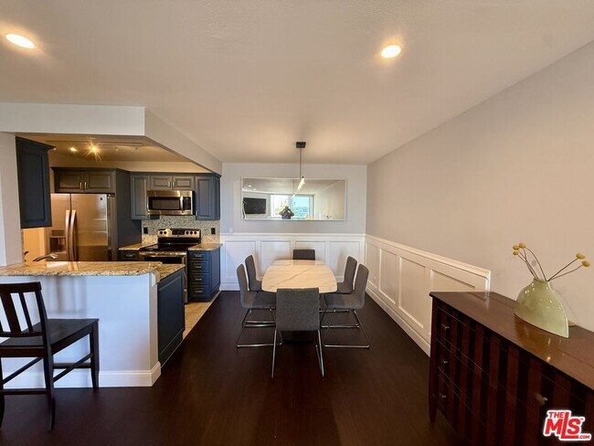 Photo - 8530 Holloway Dr Unit 318