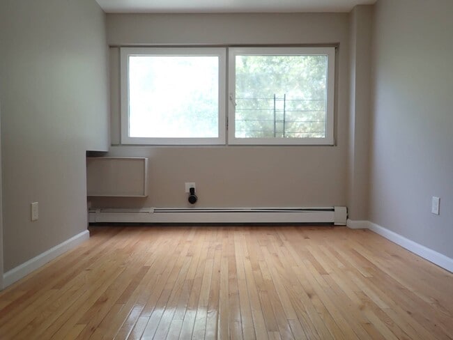 Building Photo - 1174 Sherman Ave Unit 3