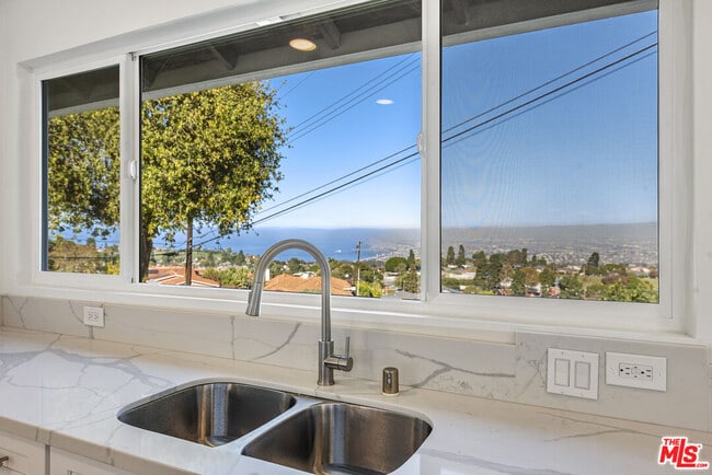 Photo - 5437 Manitowac Dr