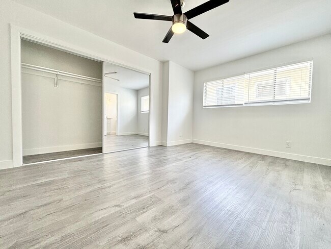 5311 Hermitage Ave.