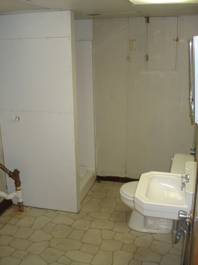 Photo - 400-402 Burr Unit 402