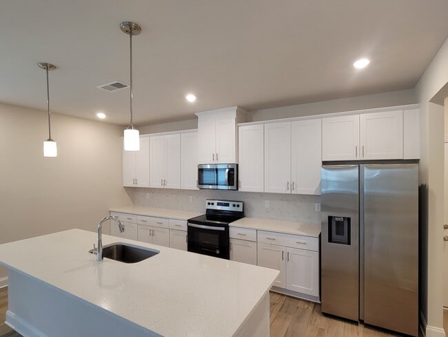 Photo - 716 Taylor Bend