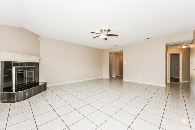 Photo - 617 St Eric Dr