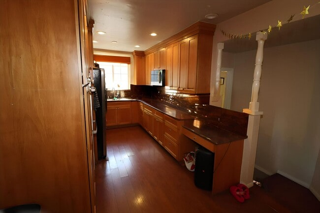 Photo - 1054 N Grand St