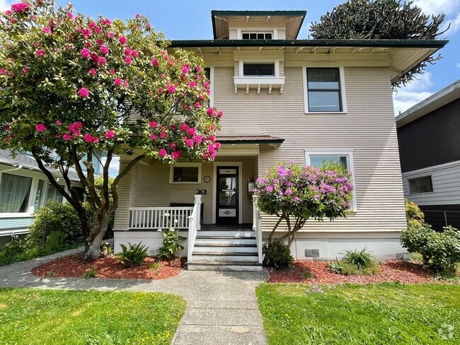 Building Photo - 2421 Rucker- 4 Unit 1 Rental