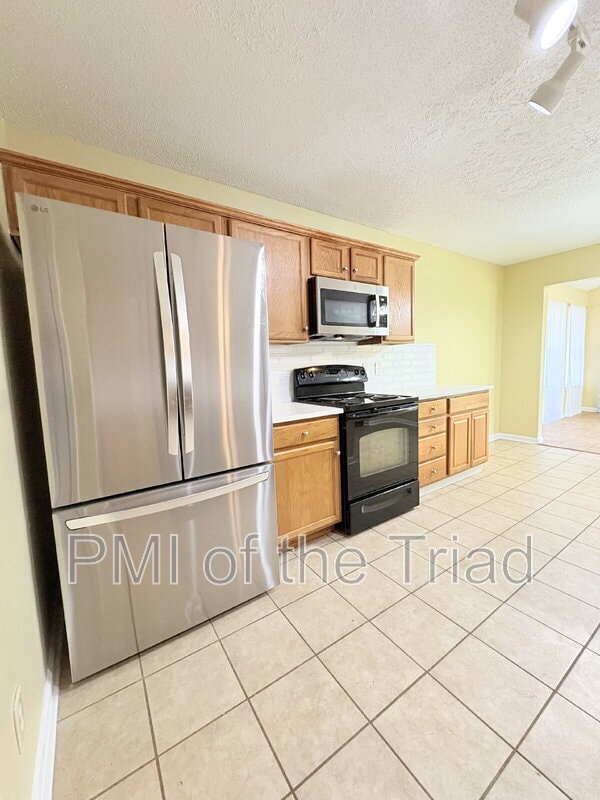 Photo - 152 Drewsbury Dr