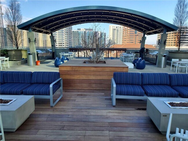 Photo - 943 Peachtree St NE Unidad 1117