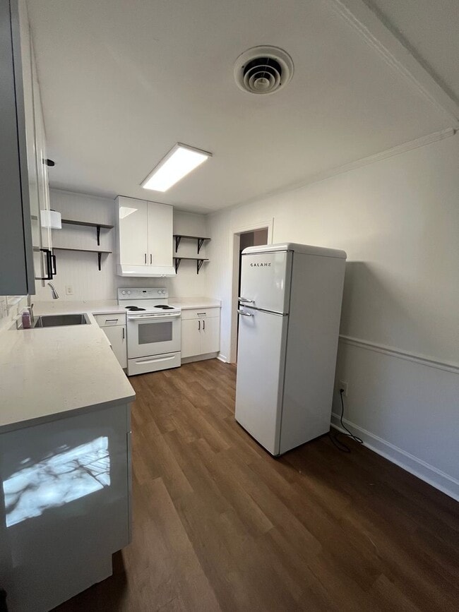 Photo - Charming 2 bedroom/ 1 Bath home minutes to Downtown Franklin, dog friendly, fenced yard