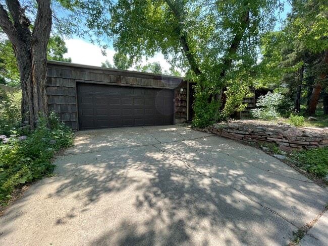 Building Photo - Lovely 3 BED / 2 BATH family home in Parkside neighborhood!