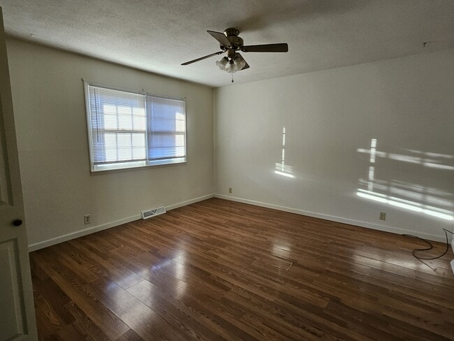 Photo - 21524 Hasty Dr