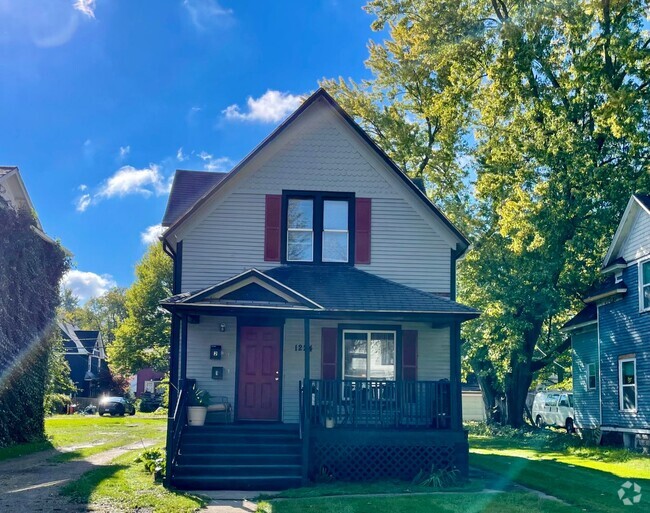 Building Photo - 2nd Floor Duplex Rental