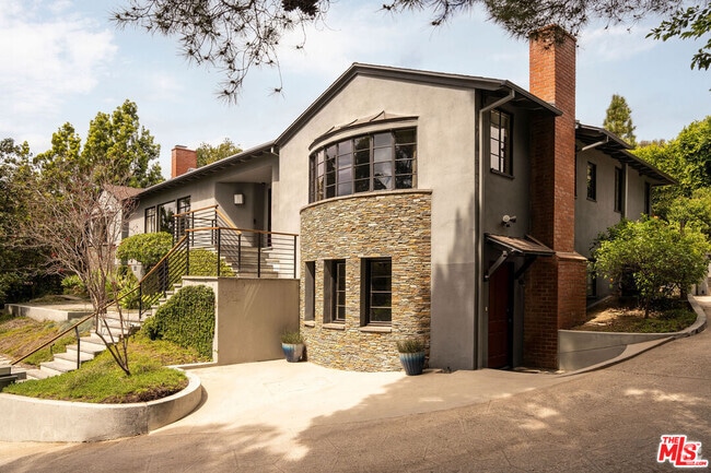 Building Photo - 2050 N Edgemont St Rental