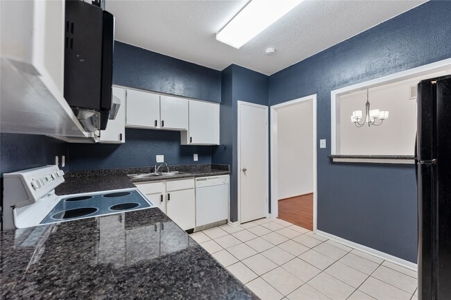 Photo - 2100 Tanglewilde St Unit 330