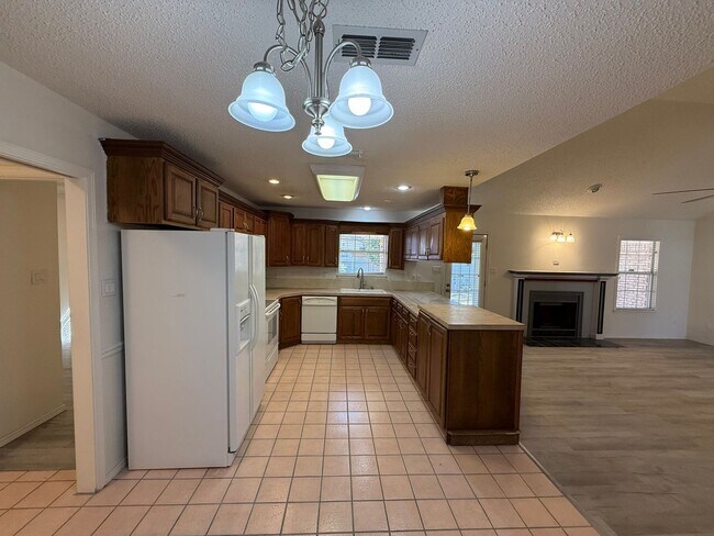 Photo - 4 Bed Brick Home! Zia School District! - Pets Welcome!!!