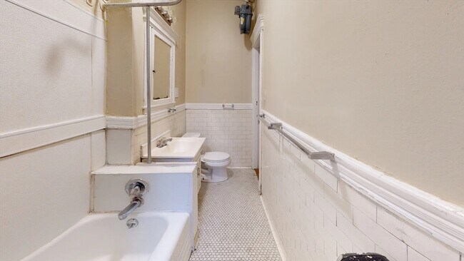 Photo - 52 Charlesgate E Unit 159