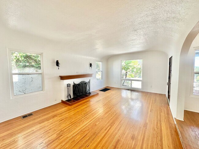 Beautiful 3 bedroom in South Park! - Beautiful 3 bedroom in South Park! House