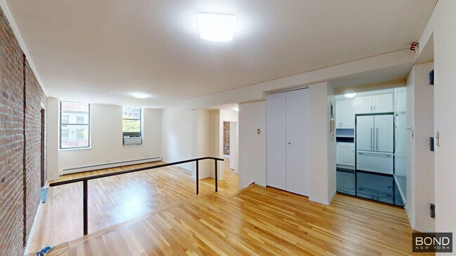 Building Photo - 201 E 12th St Unit 205 Rental