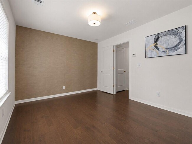 Photo - 940 Society Cir