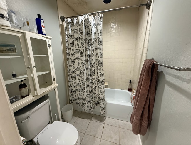 Bath in bedroom - 802 Kalpati Cir Unidad C Rental