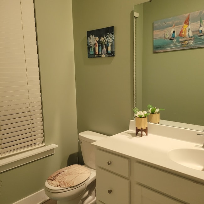 Photo - 201 Denham St