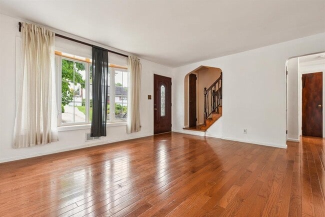 Photo - 482 S Elm St