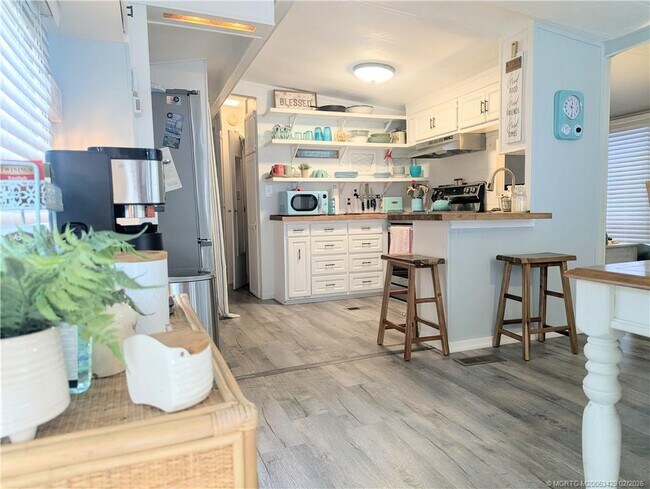 Photo - 438 Nettles Blvd