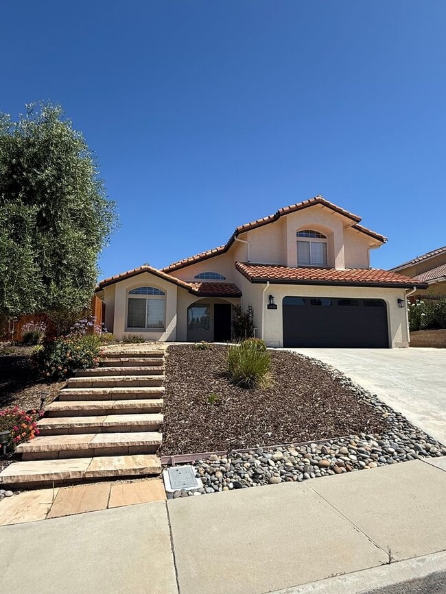 Building Photo - Beautiful 3 Bed 2.5 Bath COMING SOON!!!!