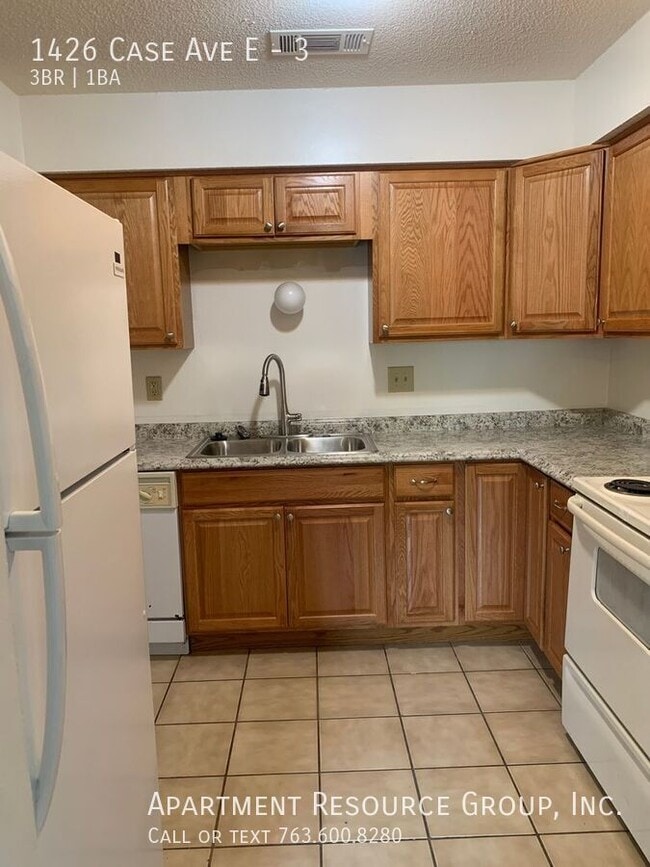 Building Photo - 1426 Case Ave E Unit 3