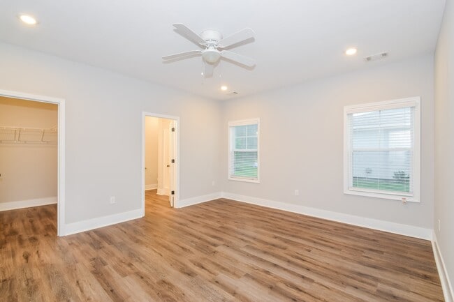 Photo - 1007 Autumns Wood Cir E