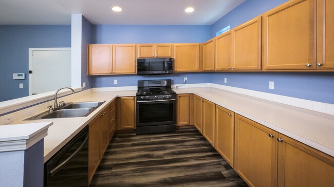 Photo - 7609 Rushmore Way NE