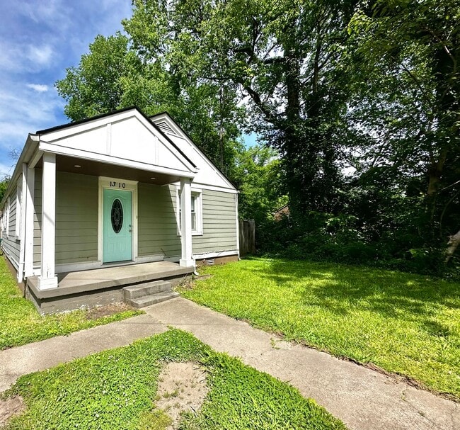Building Photo - Updates to Inside and Outside!! 2/2 House with fence! Pet friendly!