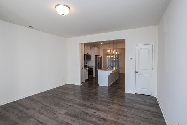 Photo - BEAUTIFUL 2 Bedroom Townhome in MIDLAND AVAILABLE JUNE 2026