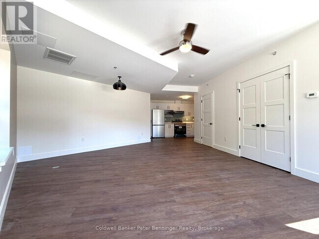 Photo - 109 Queen St S