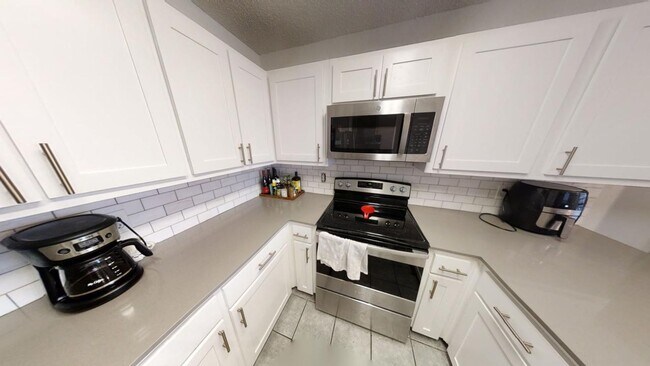 Photo - 1610 Waterston Ave Unit 1610 Waterston #13