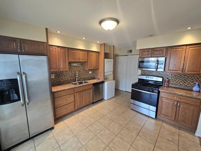 Building Photo - 1233 Mae Ct
