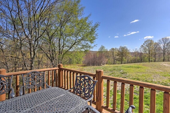 Photo - 428 Summit Woods Rd