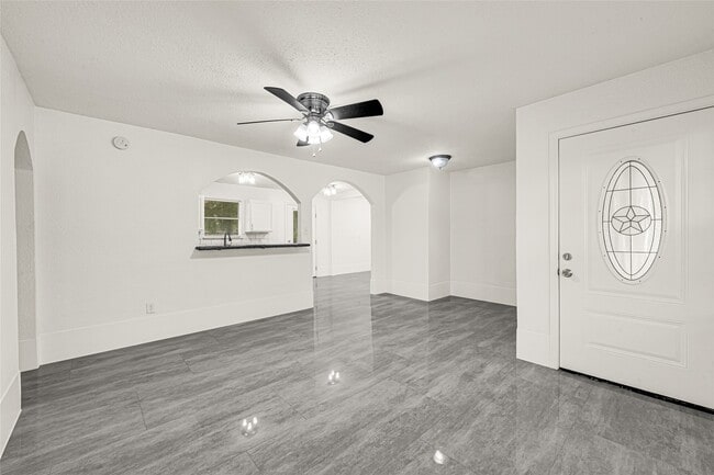 Photo - 506 Edgebrook Dr