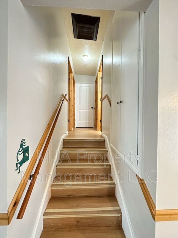 Photo - 4663 Namba Way Unit UPPER