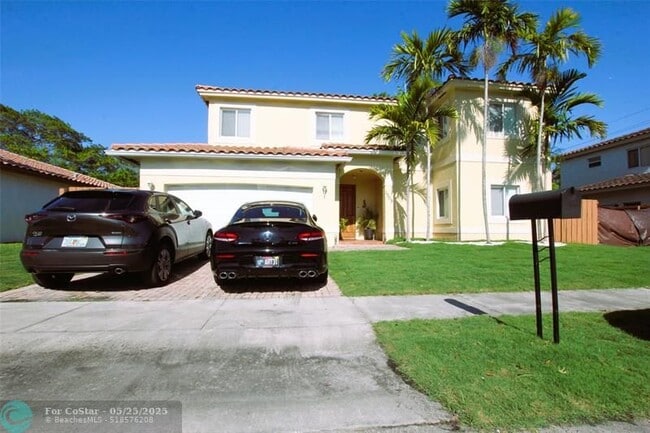 Photo - 1305 N 30th Ct House