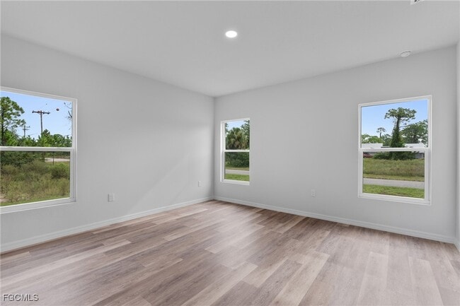 Photo - 945 Butler St E