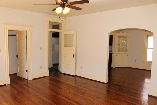 Photo - 528 W 3rd St