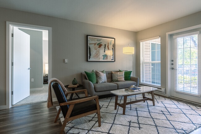 2BR, 2BA - 910SF