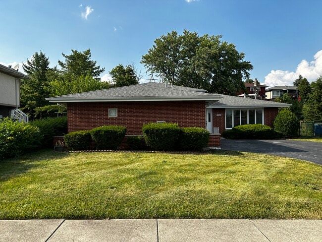 Photo - 10325 S Interlochen Dr