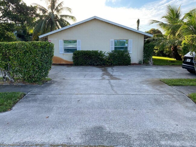 Building Photo - 2212 SE 3rd St Rental